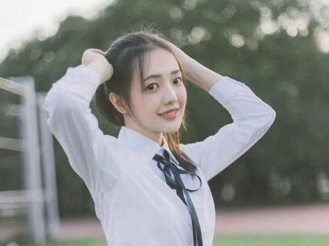 重生后全班都能听到美女班花心声（62集）杨莯&周圣贤