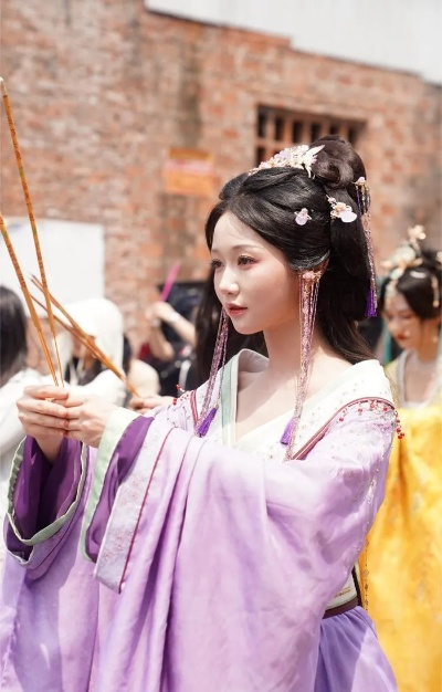 折腰短剧岳雨婷（折腰短剧与岳雨婷，荧幕上的璀璨瞬间）