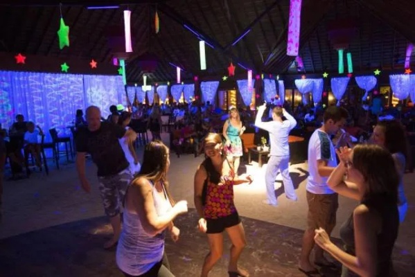 夜晚游玩生活全集免费观看（夜晚游玩的精彩生活全集，免费观看，尽享娱乐盛宴）