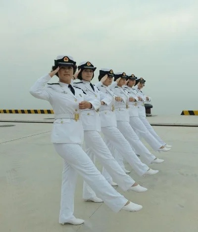 军舰上的女兵免费观看完整版全集（军舰上的女兵，勇敢与荣耀的海洋之旅）