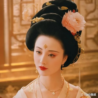 四大美人之杨玉环完整版（四大美人之杨玉环，传奇人生与永恒魅力）