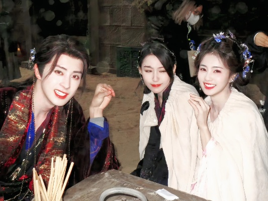 白鹿敖瑞鹏白月梵星一周年售后（白鹿与敖瑞鹏，白月梵星一周年售后之光）