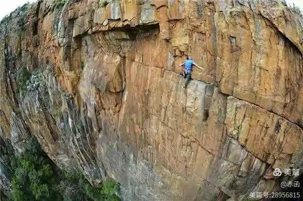 悬崖（悬崖，自然之壮美，人生之挑战）