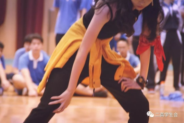 腰振在线观看（腰振舞蹈，在线观看的魅力与激情）